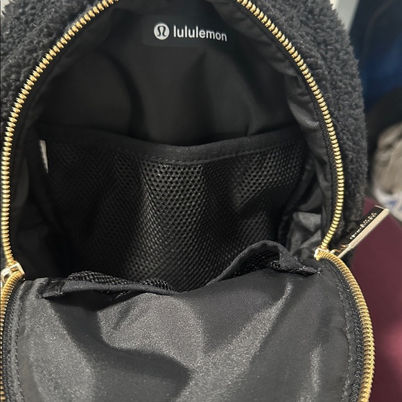 🌴 NWOT Lululemon City Adventurer Mini Sherpa Backpack Purse - Picture 3 of 3